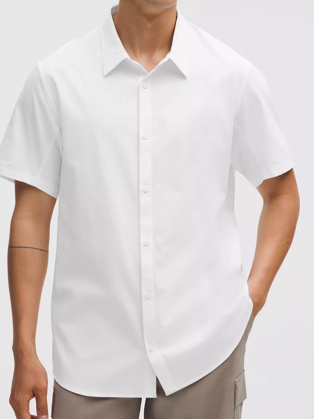LULULEMON AIRING BUTTON DOWN